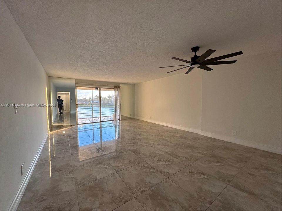 Active With Contract: $2,000 (2 beds, 2 baths, 1190 Square Feet)