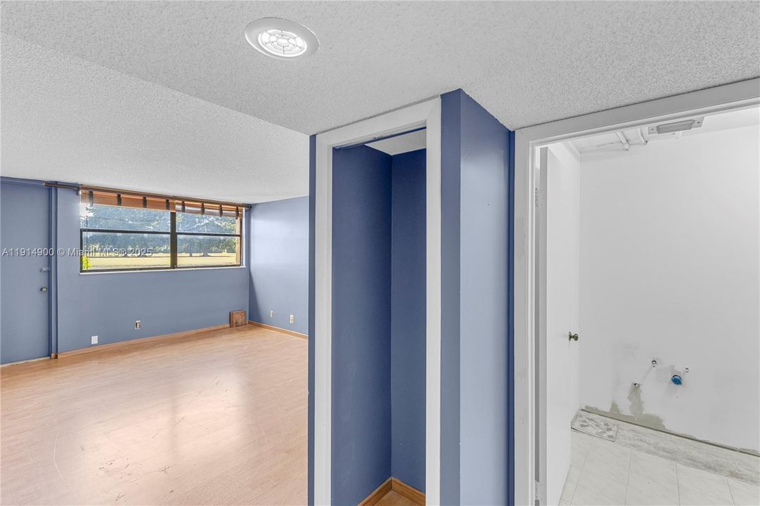 На продажу: $259,900 (2 спален, 2 ванн, 1235 Квадратных фут)