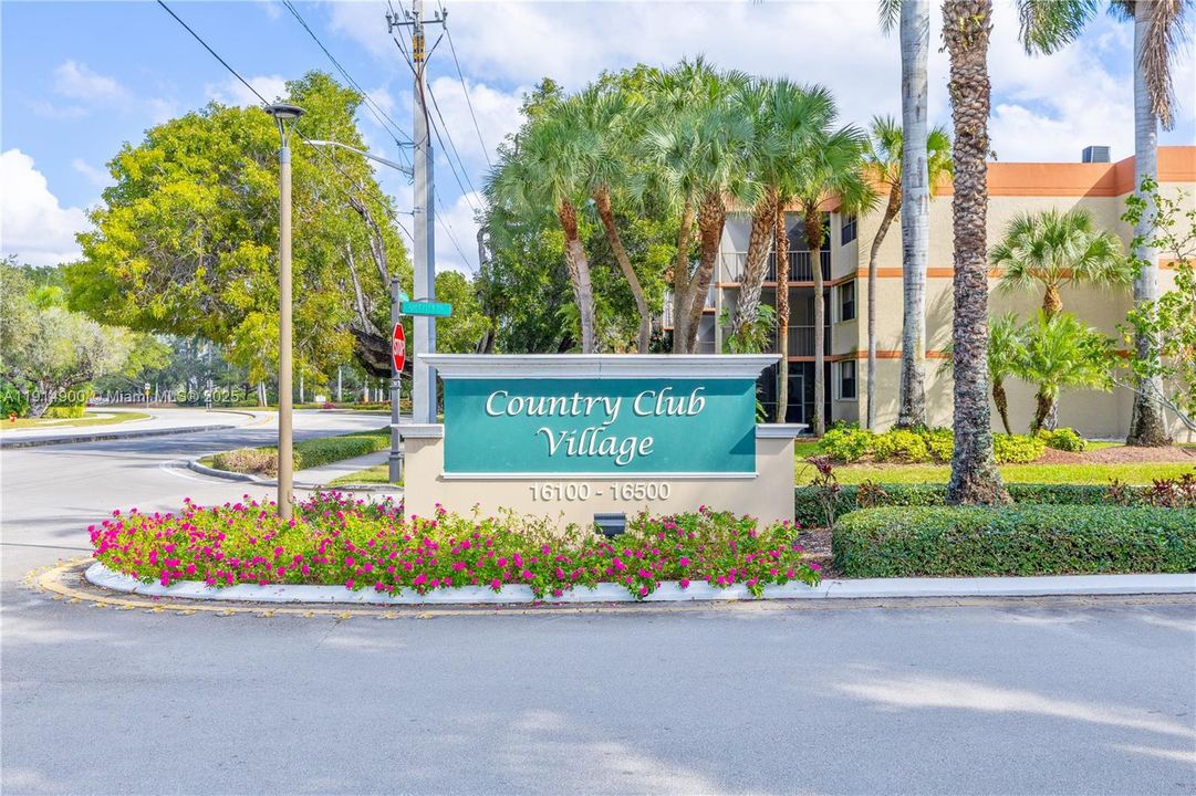 На продажу: $259,900 (2 спален, 2 ванн, 1235 Квадратных фут)