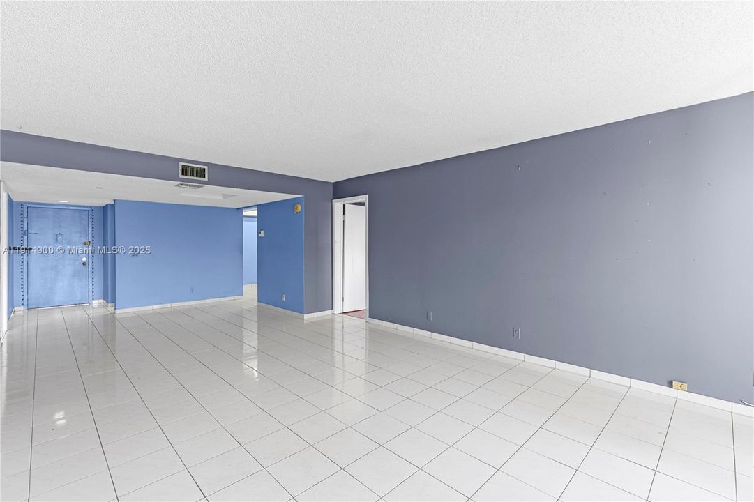 На продажу: $259,900 (2 спален, 2 ванн, 1235 Квадратных фут)