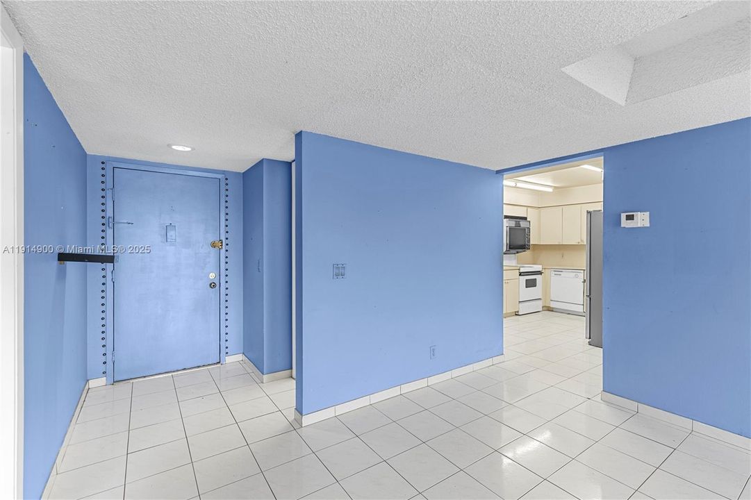 На продажу: $259,900 (2 спален, 2 ванн, 1235 Квадратных фут)