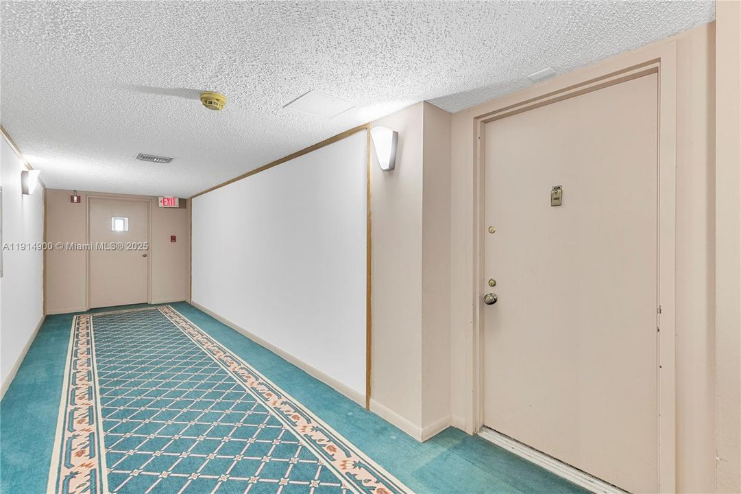 На продажу: $259,900 (2 спален, 2 ванн, 1235 Квадратных фут)