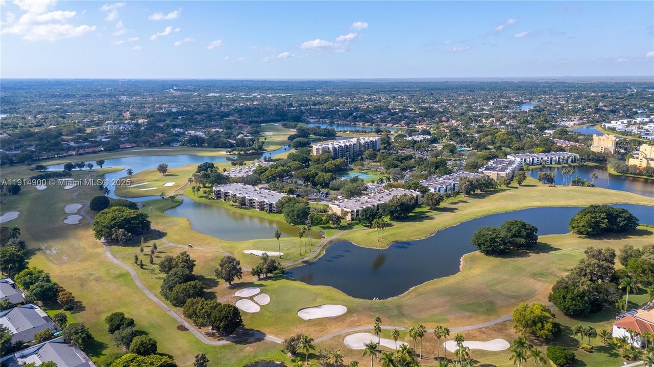 На продажу: $259,900 (2 спален, 2 ванн, 1235 Квадратных фут)