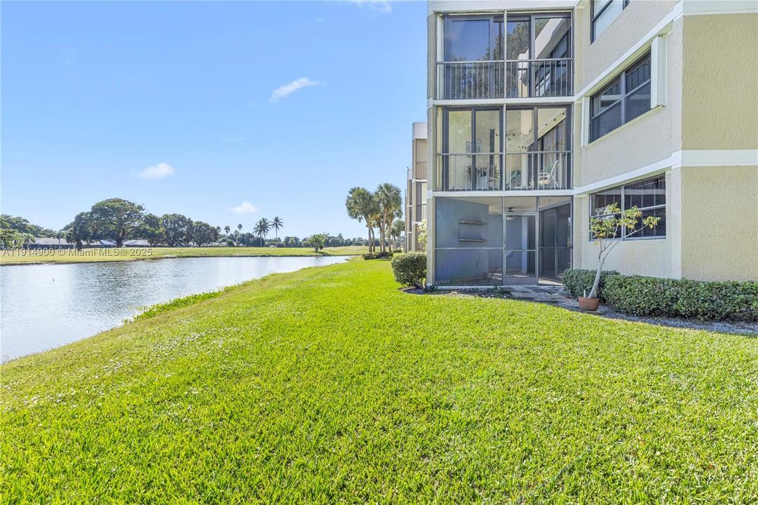 На продажу: $259,900 (2 спален, 2 ванн, 1235 Квадратных фут)