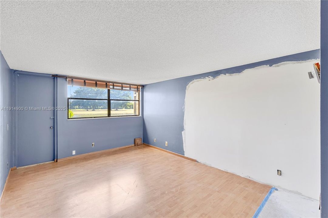 На продажу: $259,900 (2 спален, 2 ванн, 1235 Квадратных фут)