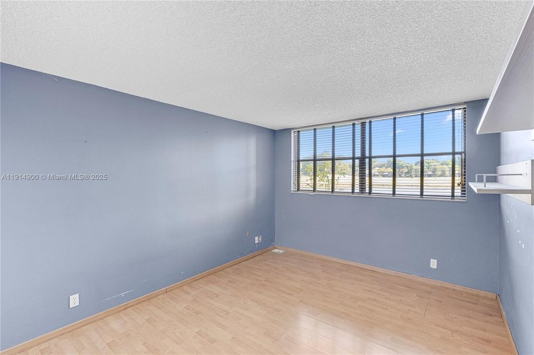 На продажу: $259,900 (2 спален, 2 ванн, 1235 Квадратных фут)