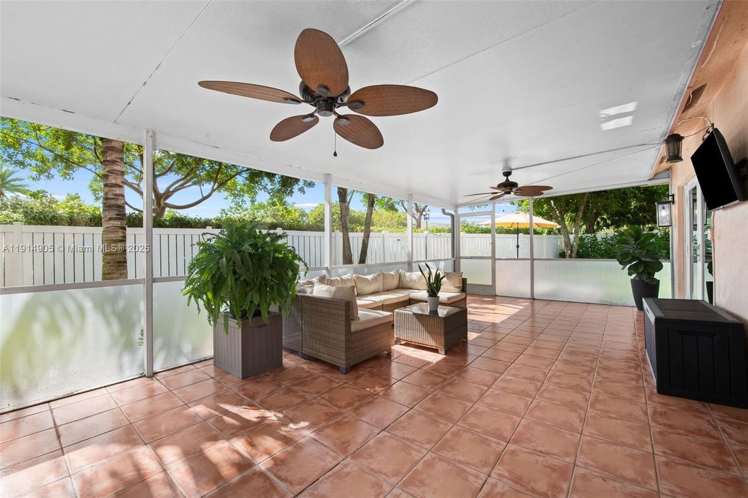 Activo con contrato: $585,000 (3 camas, 2 baños, 1760 Pies cuadrados)