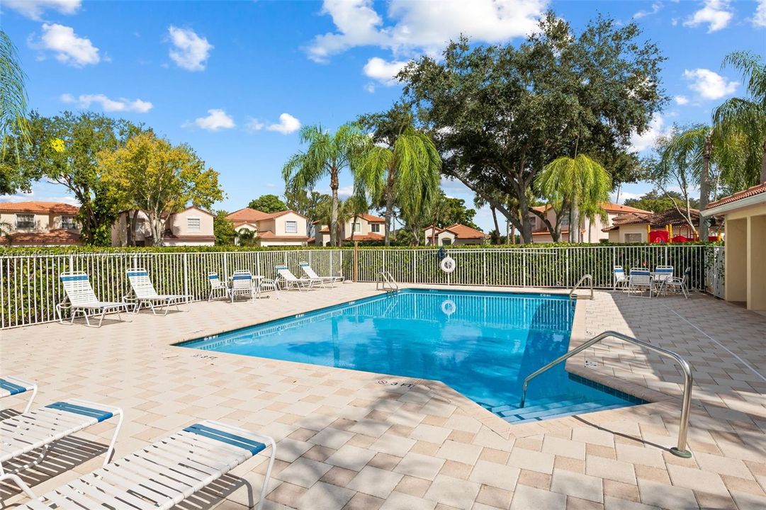 Activo con contrato: $585,000 (3 camas, 2 baños, 1760 Pies cuadrados)