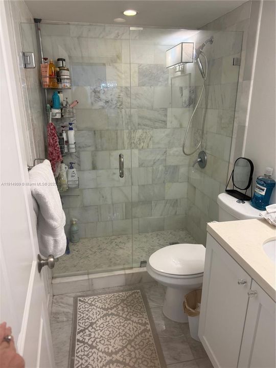 Recently Rented: $2,400 (1 beds, 1 baths, 870 Square Feet)