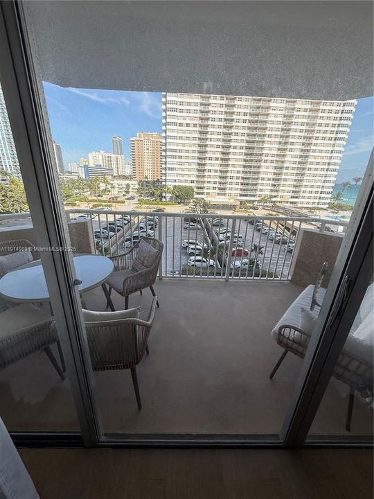 Recently Rented: $2,400 (1 beds, 1 baths, 870 Square Feet)