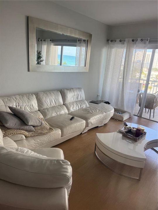 Recently Rented: $2,400 (1 beds, 1 baths, 870 Square Feet)