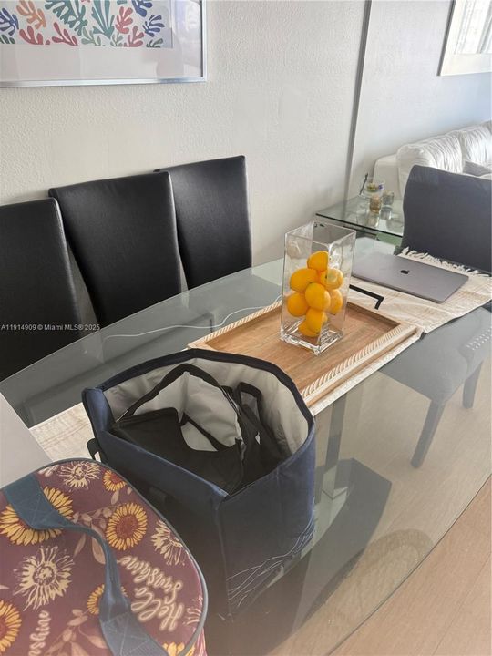 Recently Rented: $2,400 (1 beds, 1 baths, 870 Square Feet)