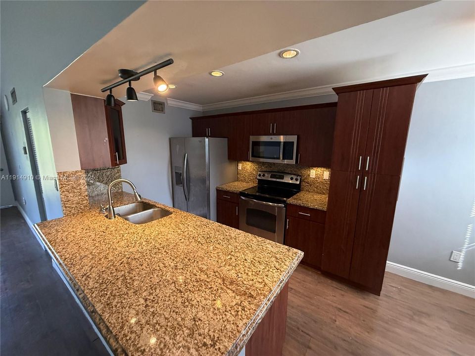 Недавно арендовано: $2,500 (2 спален, 2 ванн, 1128 Квадратных фут)