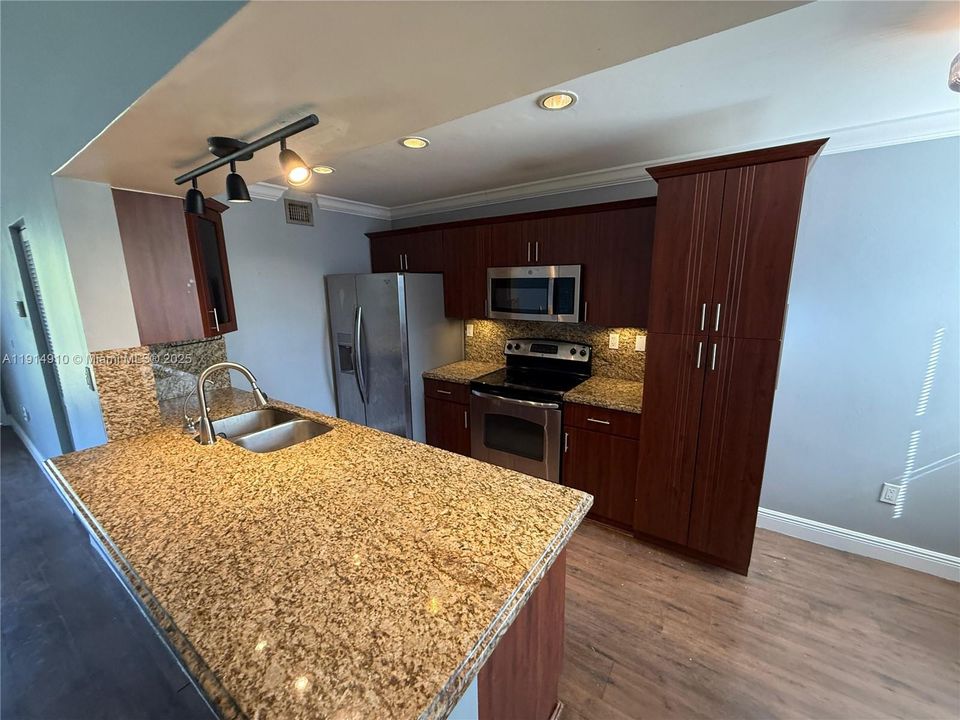 Недавно арендовано: $2,500 (2 спален, 2 ванн, 1128 Квадратных фут)