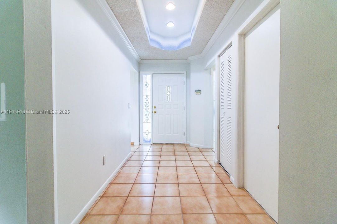 合同活跃: $2,900 (3 贝兹, 2 浴室, 1554 平方英尺)