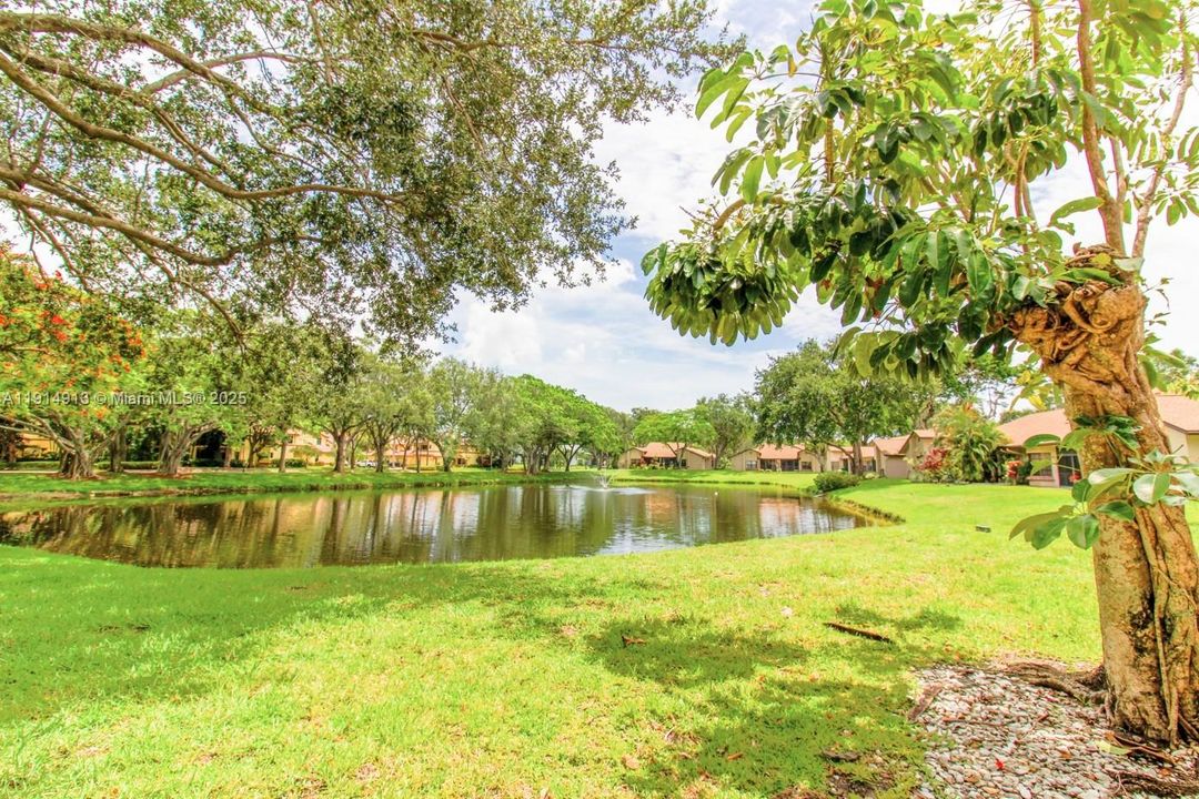 合同活跃: $2,900 (3 贝兹, 2 浴室, 1554 平方英尺)