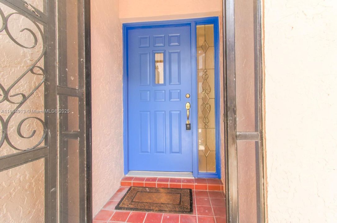 合同活跃: $2,900 (3 贝兹, 2 浴室, 1554 平方英尺)