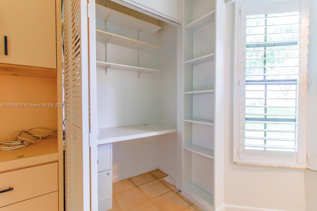 合同活跃: $2,900 (3 贝兹, 2 浴室, 1554 平方英尺)