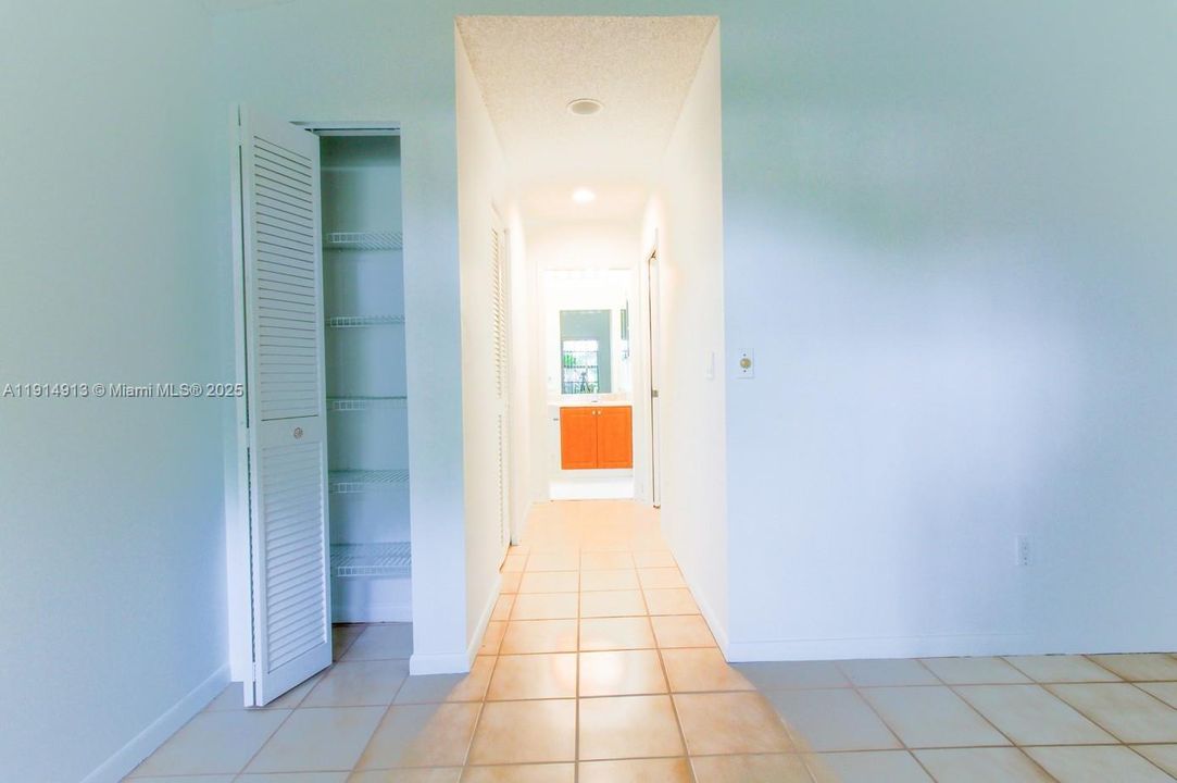 合同活跃: $2,900 (3 贝兹, 2 浴室, 1554 平方英尺)