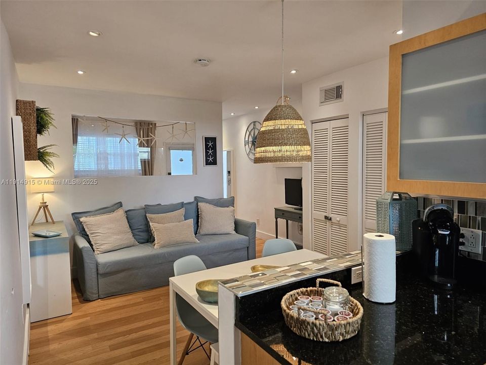 En Venta: $400,000 (0 camas, 1 baños, 414 Pies cuadrados)