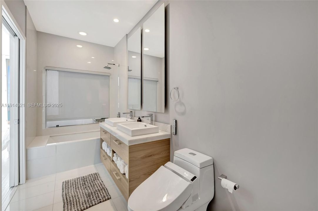 En Venta: $2,900,000 (3 camas, 3 baños, 1830 Pies cuadrados)