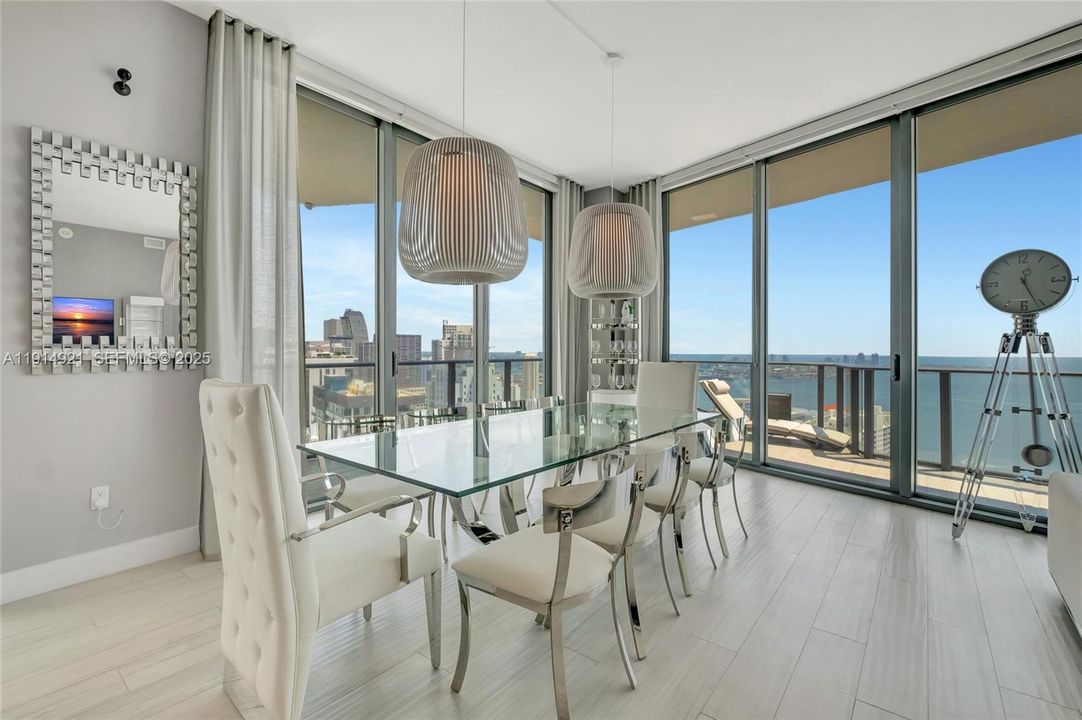 En Venta: $2,900,000 (3 camas, 3 baños, 1830 Pies cuadrados)