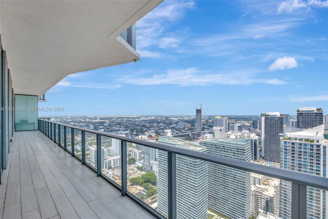 En Venta: $2,900,000 (3 camas, 3 baños, 1830 Pies cuadrados)