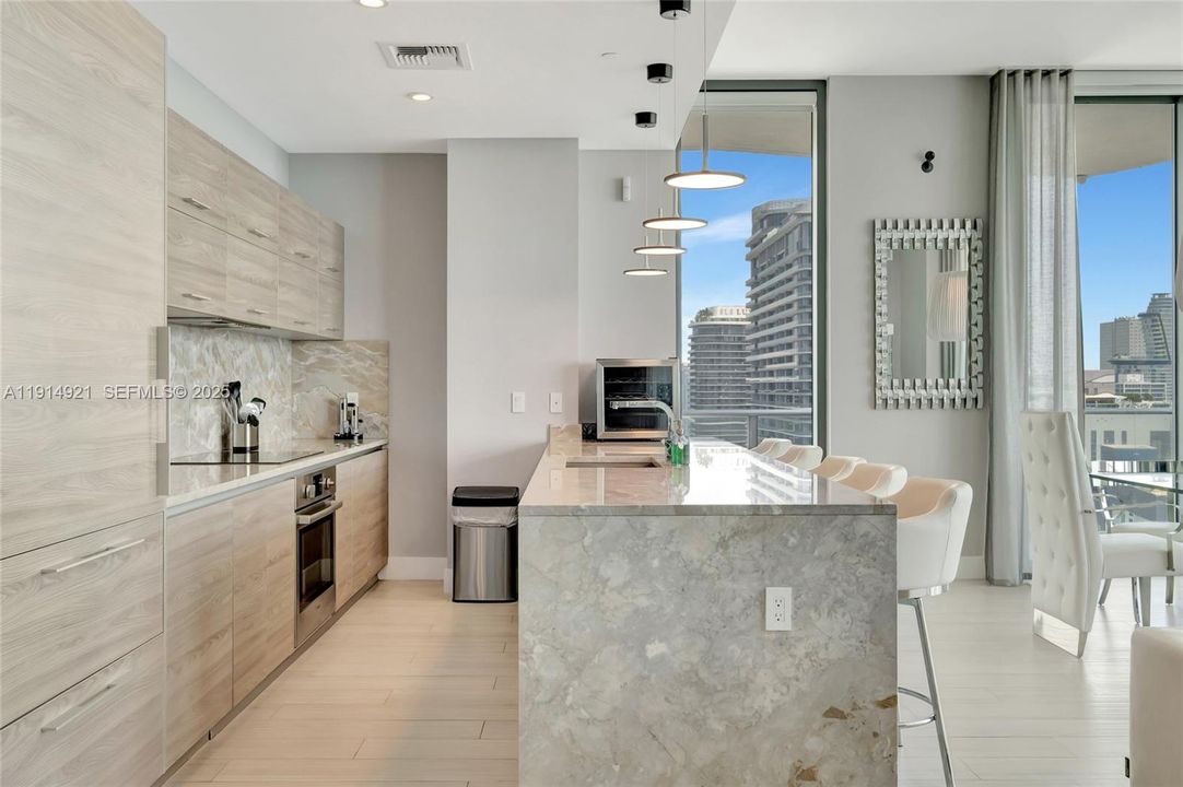 En Venta: $2,900,000 (3 camas, 3 baños, 1830 Pies cuadrados)