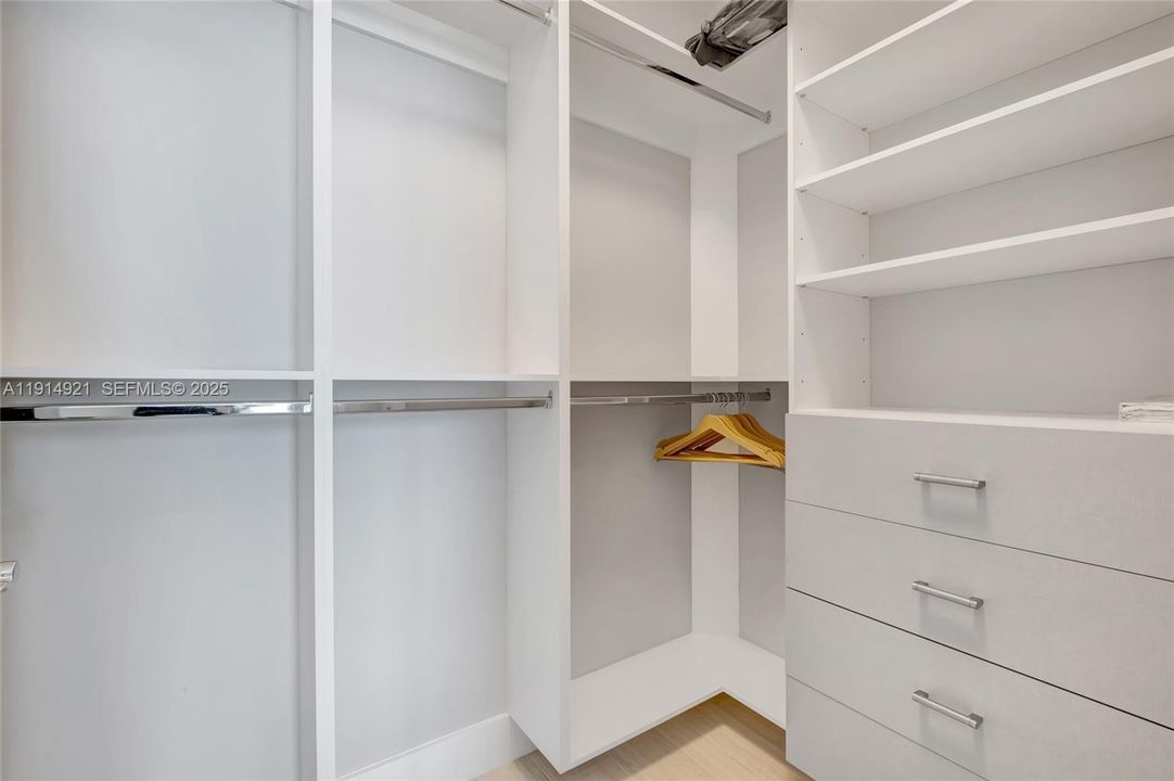 En Venta: $2,900,000 (3 camas, 3 baños, 1830 Pies cuadrados)