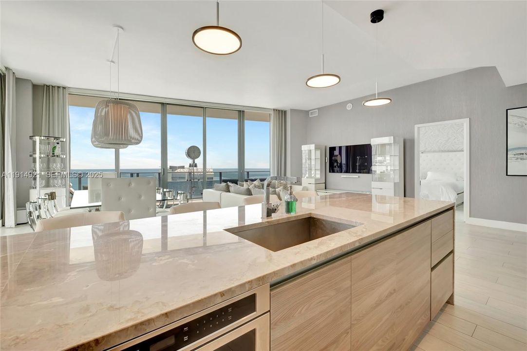 En Venta: $2,900,000 (3 camas, 3 baños, 1830 Pies cuadrados)