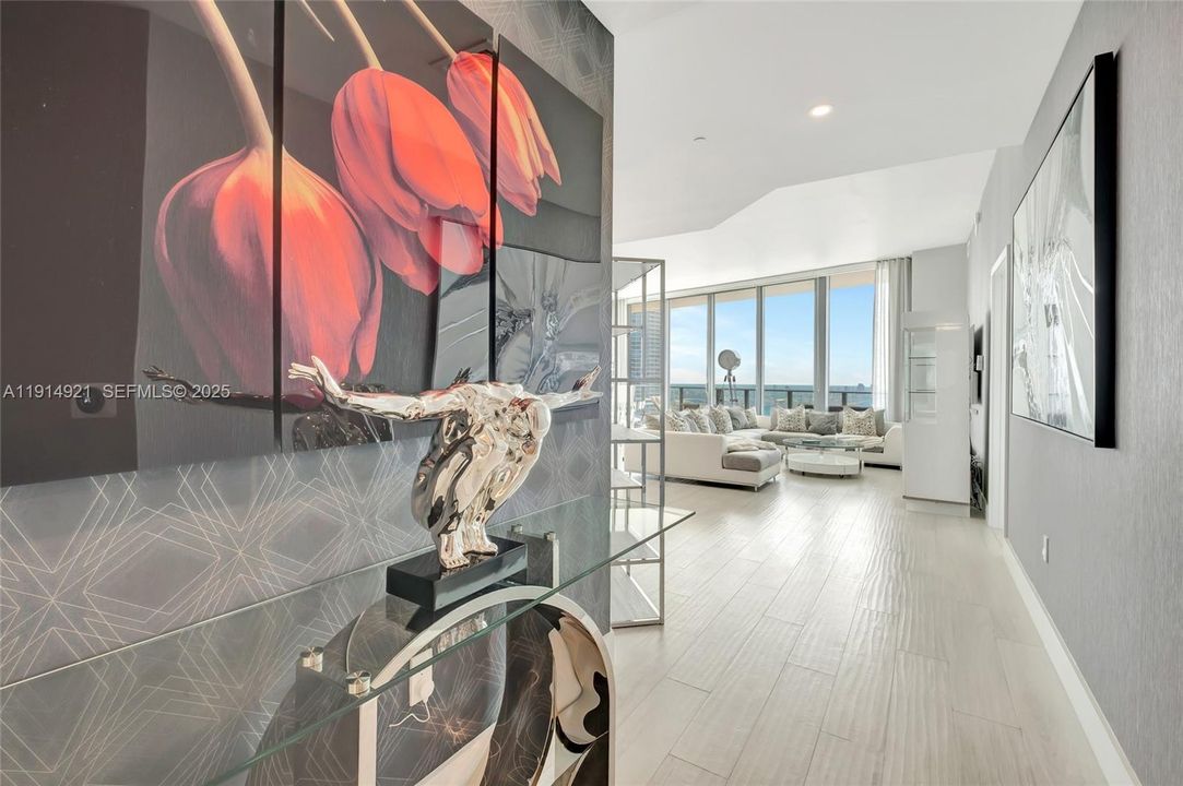 En Venta: $2,900,000 (3 camas, 3 baños, 1830 Pies cuadrados)