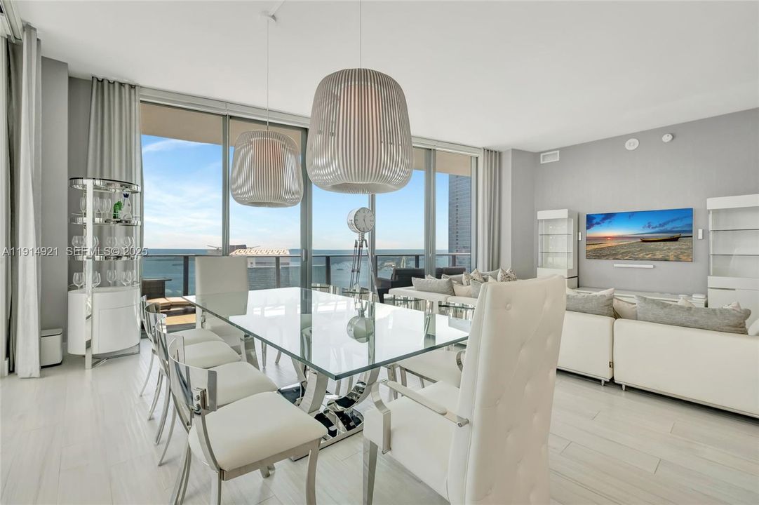 En Venta: $2,900,000 (3 camas, 3 baños, 1830 Pies cuadrados)