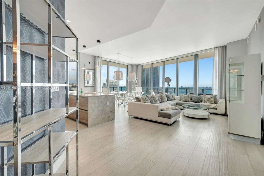 En Venta: $2,900,000 (3 camas, 3 baños, 1830 Pies cuadrados)