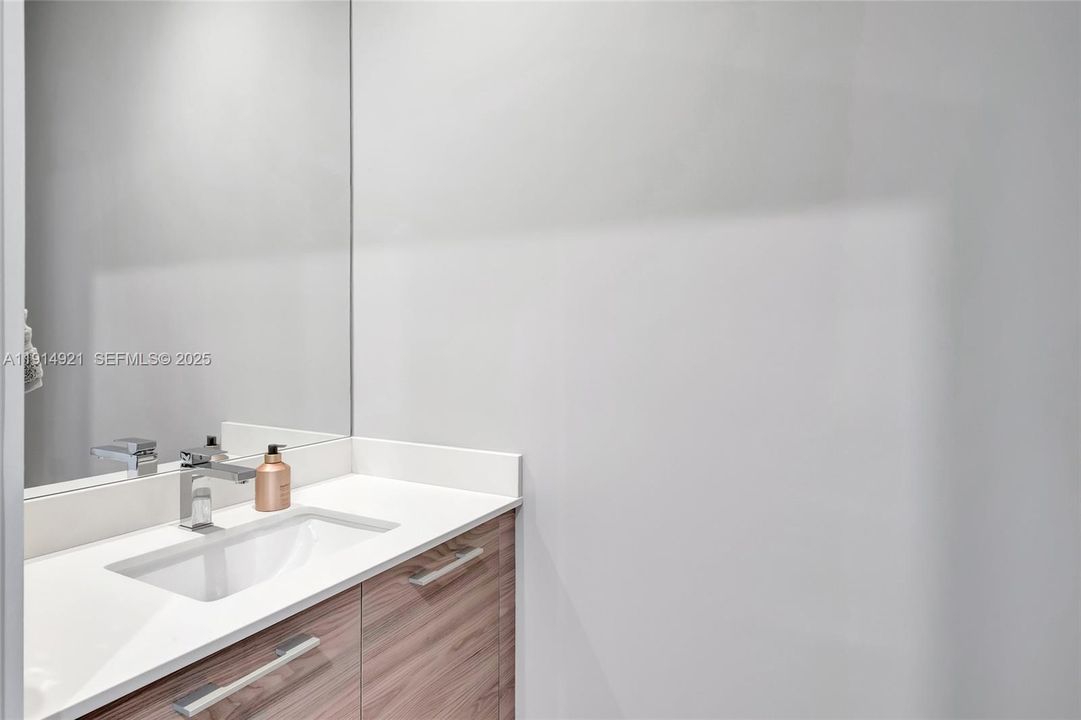 En Venta: $2,900,000 (3 camas, 3 baños, 1830 Pies cuadrados)