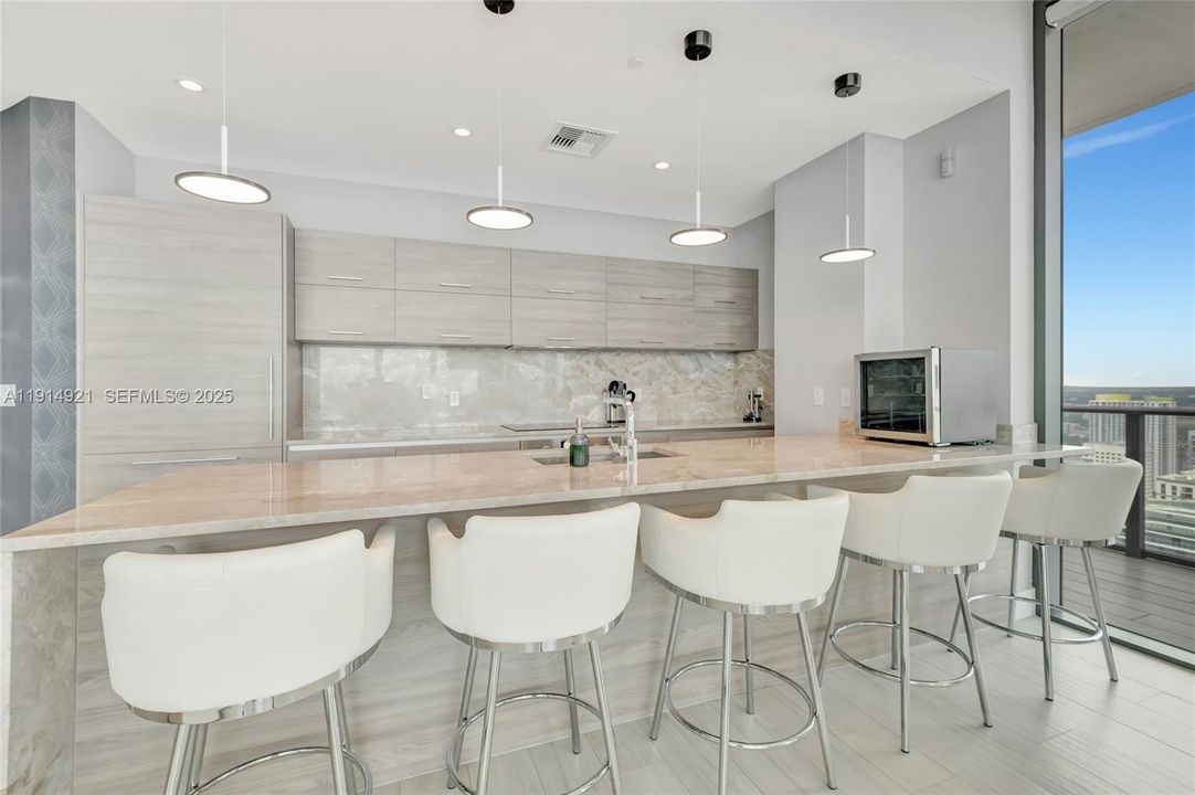 En Venta: $2,900,000 (3 camas, 3 baños, 1830 Pies cuadrados)