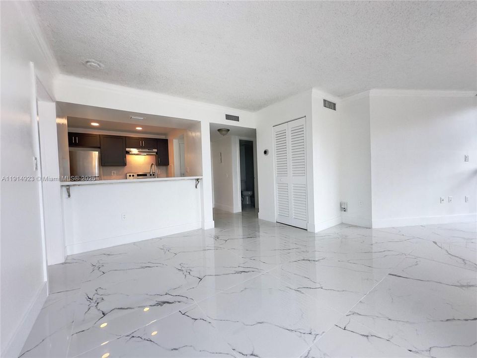 出租: $2,600 (2 贝兹, 2 浴室, 908 平方英尺)