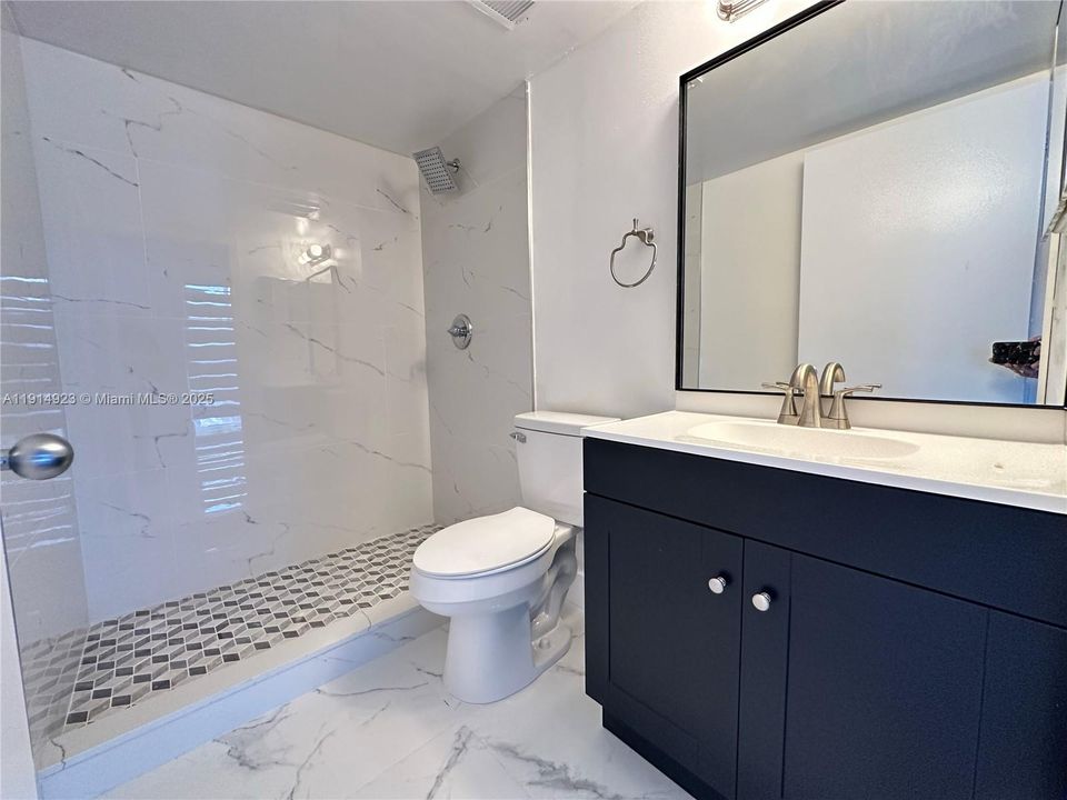 出租: $2,600 (2 贝兹, 2 浴室, 908 平方英尺)