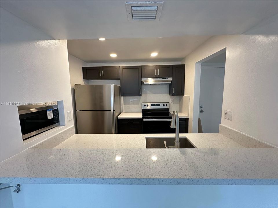 出租: $2,600 (2 贝兹, 2 浴室, 908 平方英尺)