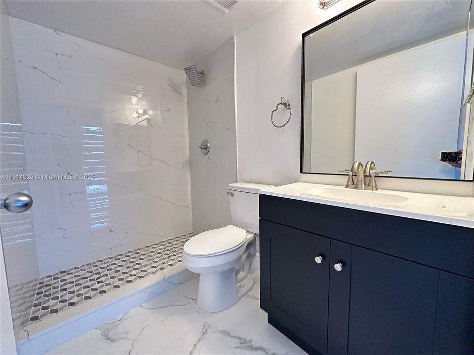 出租: $2,600 (2 贝兹, 2 浴室, 908 平方英尺)