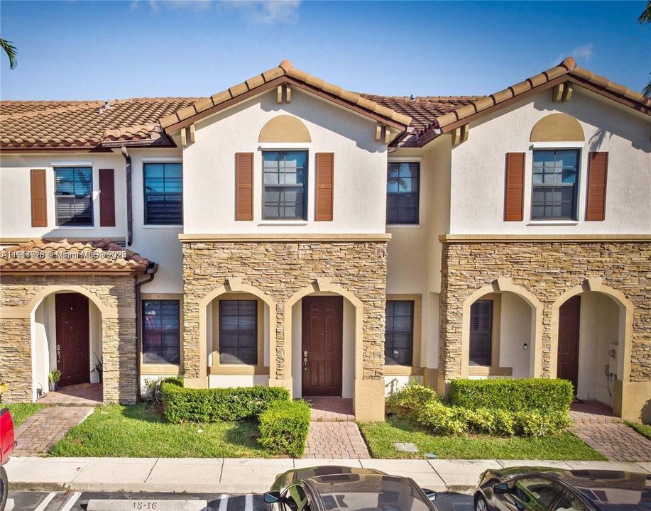 For Sale: $310,000 (2 beds, 2 baths, 1224 Square Feet)