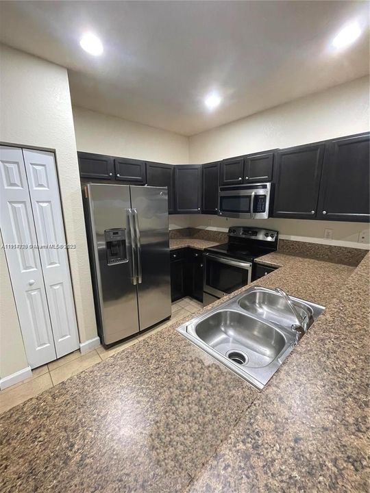 For Sale: $310,000 (2 beds, 2 baths, 1224 Square Feet)