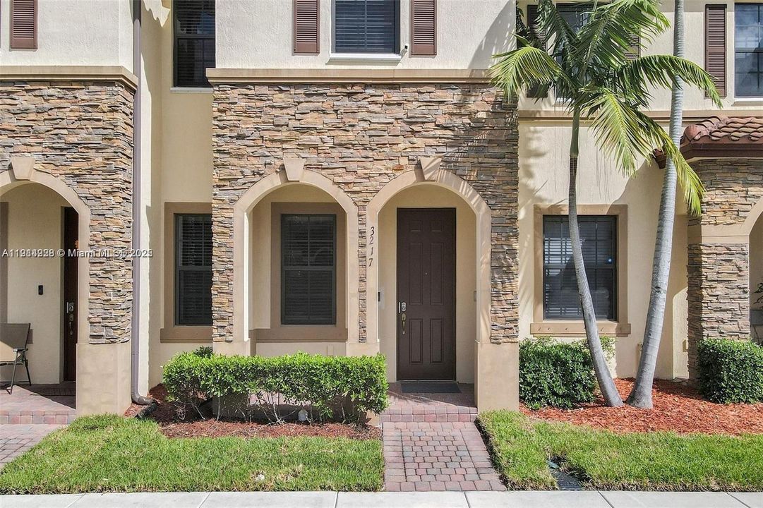 For Sale: $310,000 (2 beds, 2 baths, 1224 Square Feet)