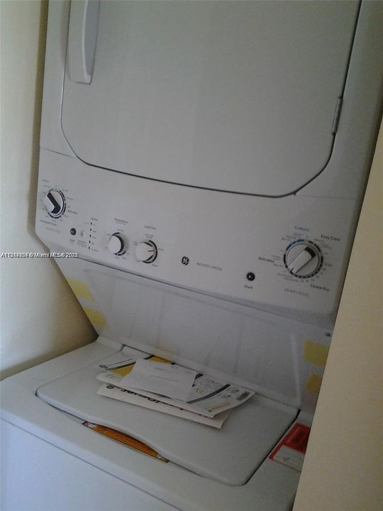 For Sale: $310,000 (2 beds, 2 baths, 1224 Square Feet)