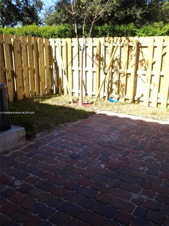 For Sale: $310,000 (2 beds, 2 baths, 1224 Square Feet)