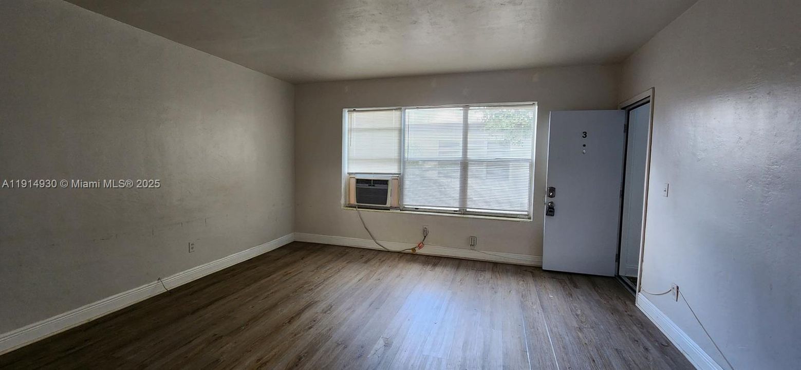 Active With Contract: $2,100 (3 beds, 1 baths, 5082 Square Feet)