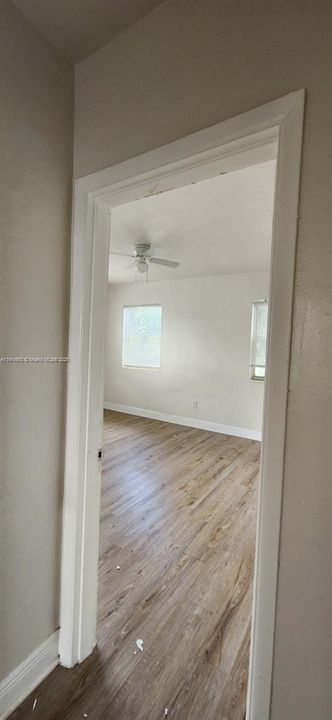 Active With Contract: $2,100 (3 beds, 1 baths, 5082 Square Feet)