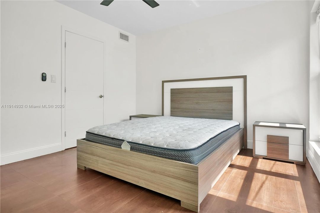 En Renta: $5,000 (5 camas, 4 baños, 2712 Pies cuadrados)