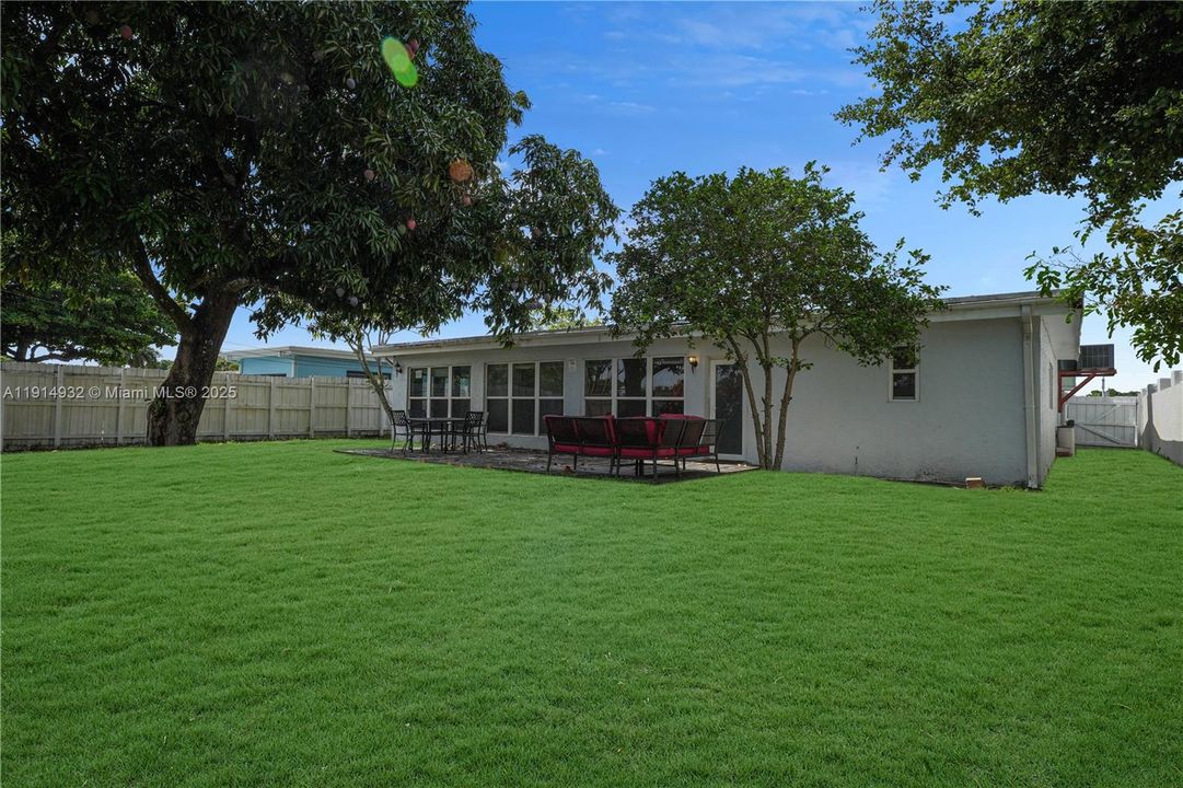 En Renta: $5,000 (5 camas, 4 baños, 2712 Pies cuadrados)