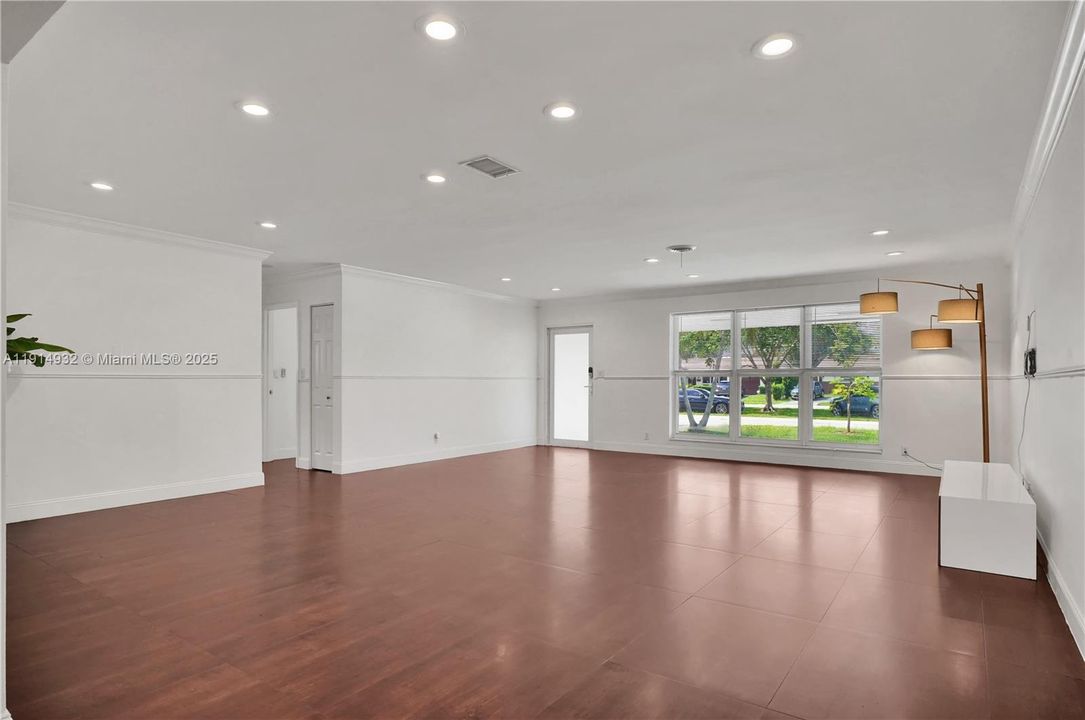 En Renta: $5,000 (5 camas, 4 baños, 2712 Pies cuadrados)