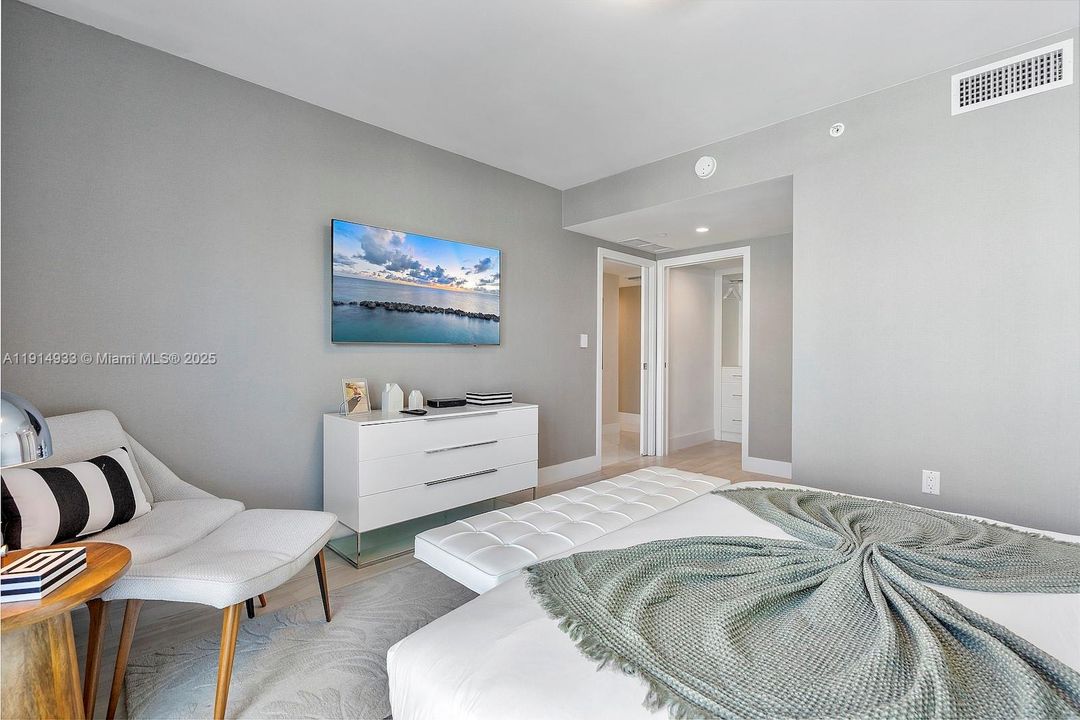 For Sale: $1,390,000 (3 beds, 3 baths, 1492 Square Feet)